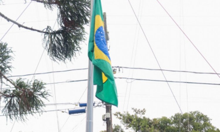 Hasteamento da Bandeira na Marinha do Brasil.
