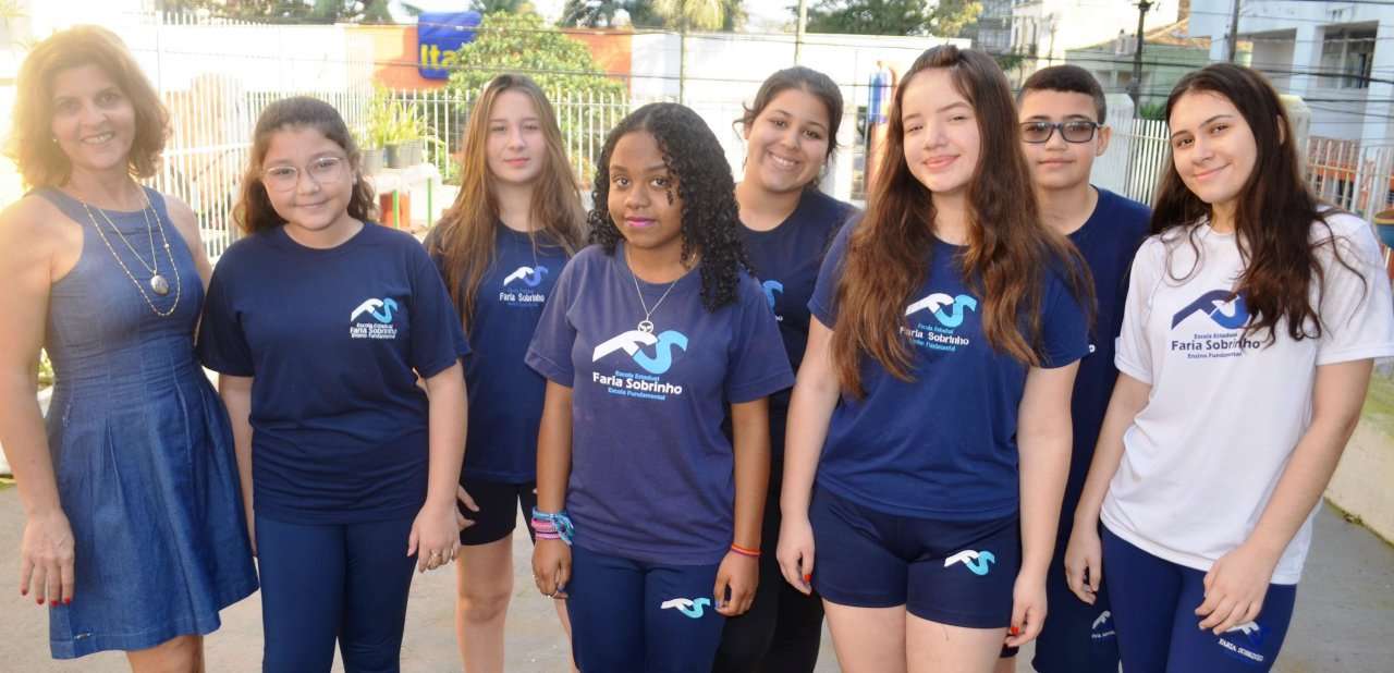Alunos monitores irão ajudar os colegas que tem baixo rendimento escolar.
