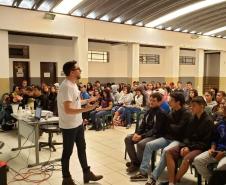 Imagens da palestra para alunos do Colégio Estadual Marcílio Dias com o Promotor de Justiça Dr. Rafael Pereira.
