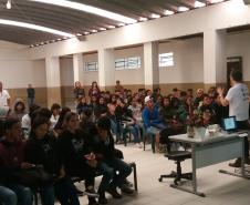Imagens da palestra para alunos do Colégio Estadual Marcílio Dias com o Promotor de Justiça Dr. Rafael Pereira.