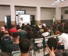 Imagens da palestra para alunos do Colégio Estadual Marcílio Dias com o Promotor de Justiça Dr. Rafael Pereira.