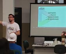 Imagens da palestra para alunos do Colégio Estadual Marcílio Dias com o Promotor de Justiça Dr. Rafael Pereira.