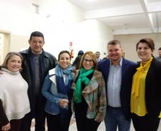 Funcionários do NRE em cerimônia alusiva à Semana da Pátria.