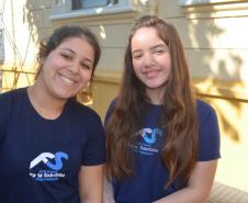 Aiumee e Allana gostam de ensinar e estão empolgadas com a atividade de tutoras.