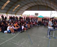 Apresentação do Projeto Se Liga para os pais dos alunos no CE Porto Seguro.