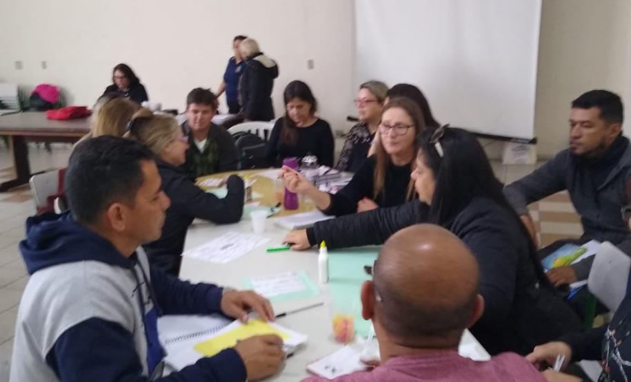 IV ENCONTRO FORMATIVO DAS EQUIPES GESTORAS Encontro no NRE, com Diretores e Pedagogos de Paranaguá e Guaraqueçaba