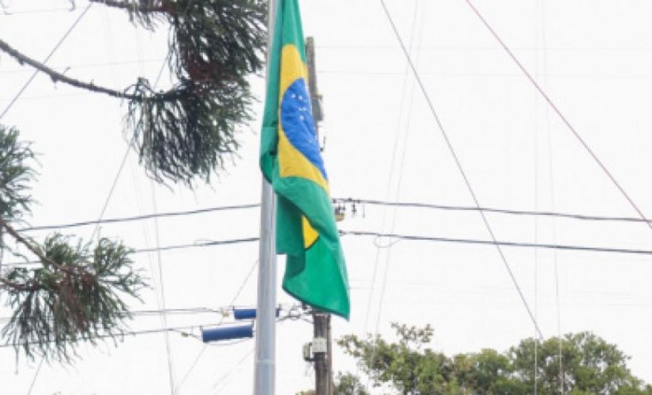 Hasteamento da Bandeira na Marinha do Brasil.