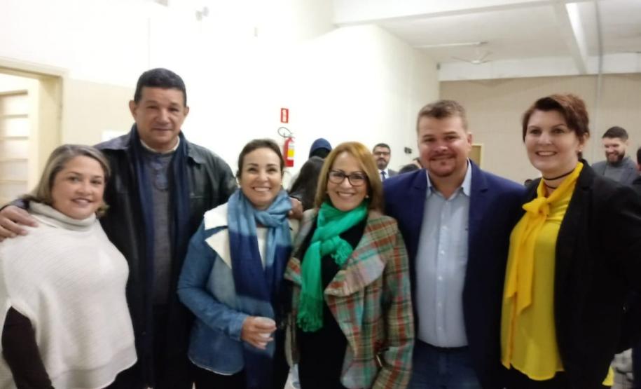 Funcionários do NRE em cerimônia alusiva à Semana da Pátria.