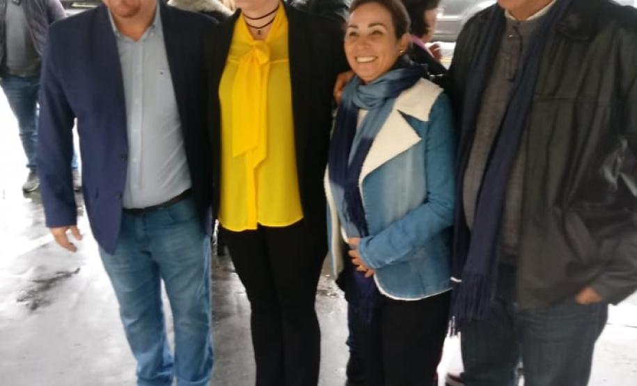 Funcionários do NRE em cerimônia alusiva à Semana da Pátria.