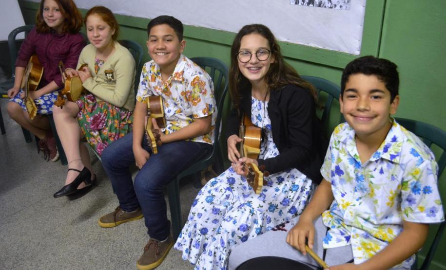 Grupo Mirim do Fandango Mestre Eugênio marcou presença.