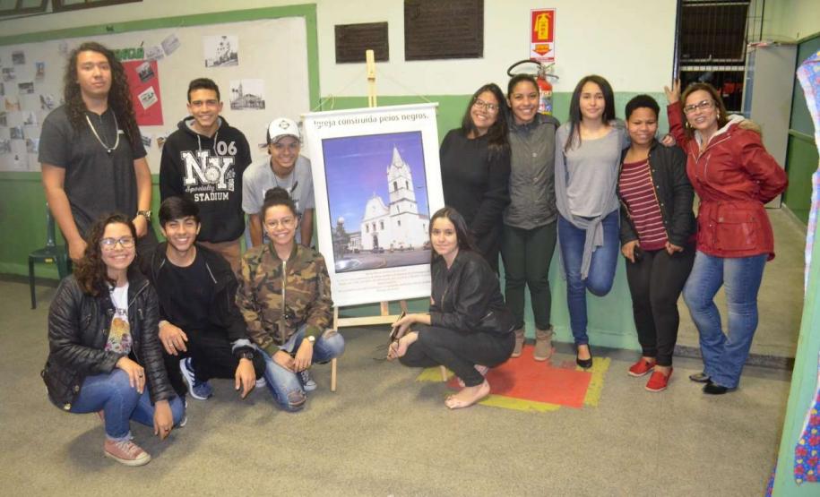 Paineis com pontos turísticos foram apresentados.