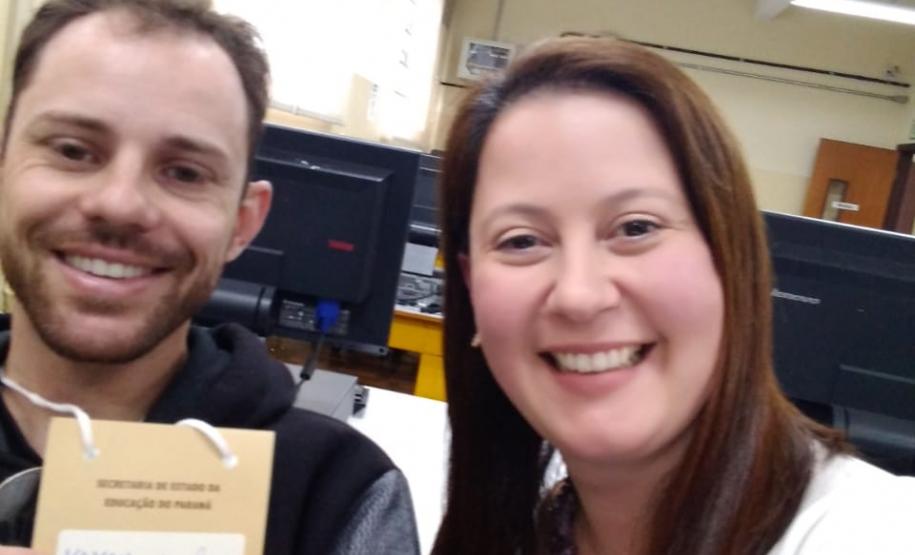 Professor Kayan Gusmão e técnica do Núcleo de LEM Priscilla Kesseli.