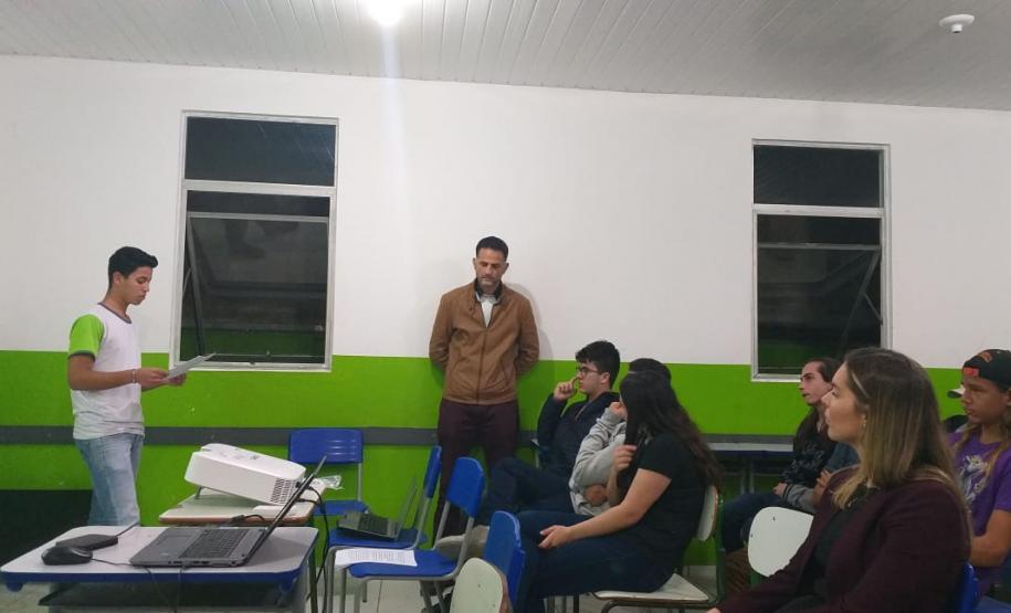 Aluno Cleverson Douglas Maciel de Almeida Junior
Colégio Estadual Professora Renné Carvalho Amorim - Pontal do Paraná